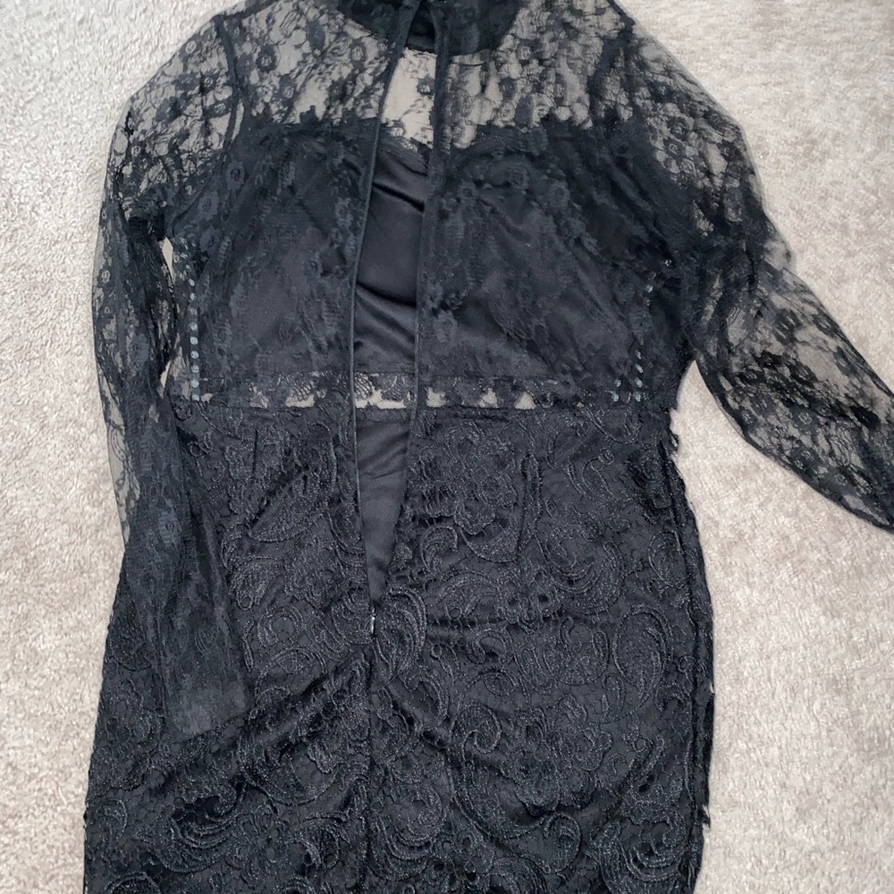 Dresses - Picture 6 of 16